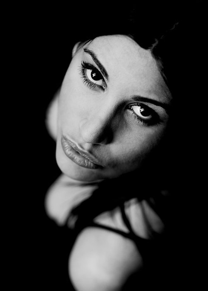Chica Latina by Peter Bernik