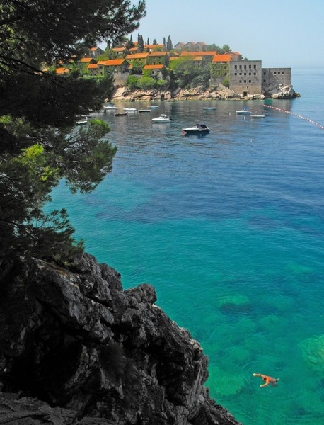 Sveti Stefan by Josif Raspopovic