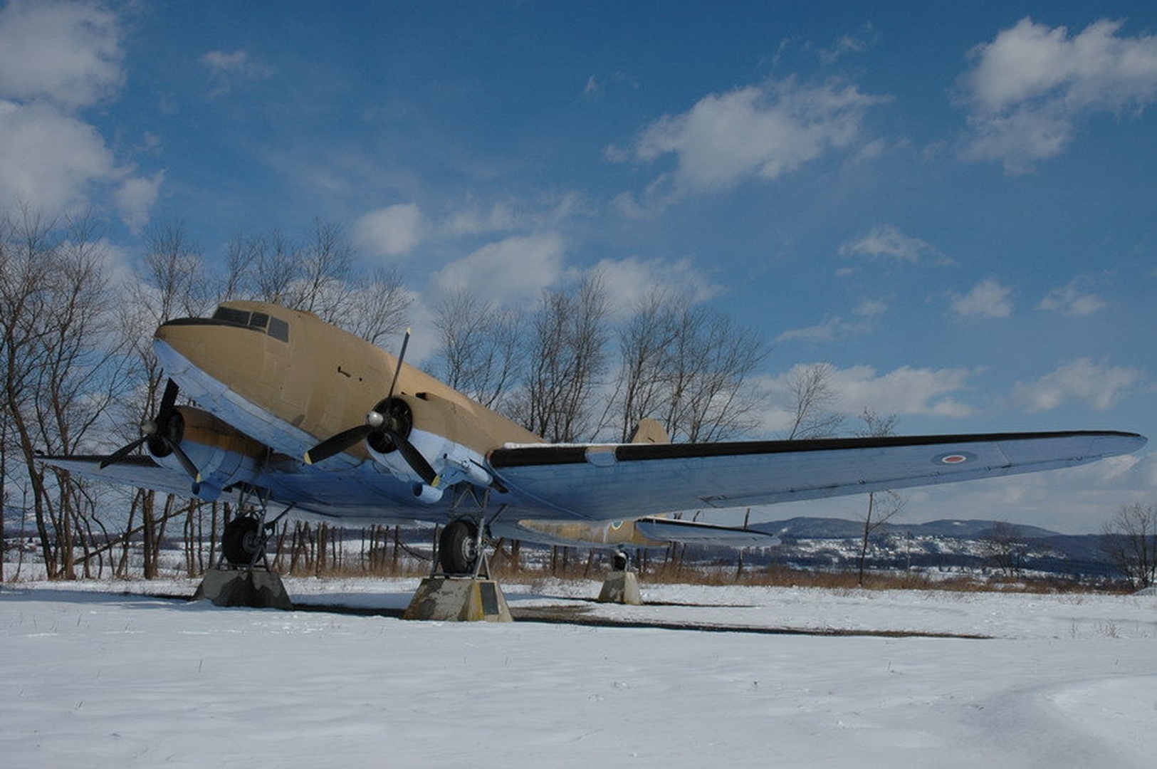 DC 3 by