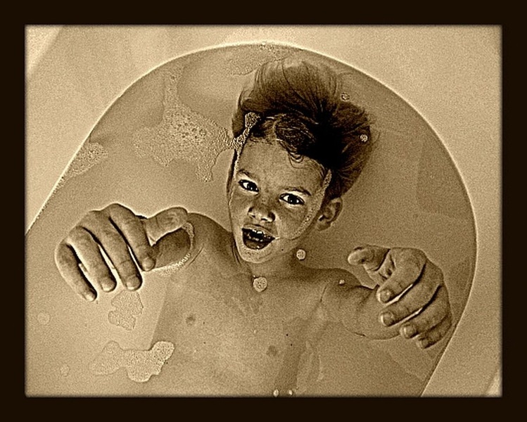 Bath zombie by firefly36