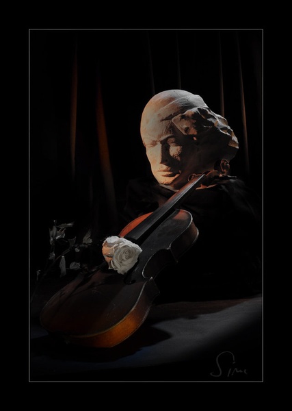 old violin II by Zvone Lavrič