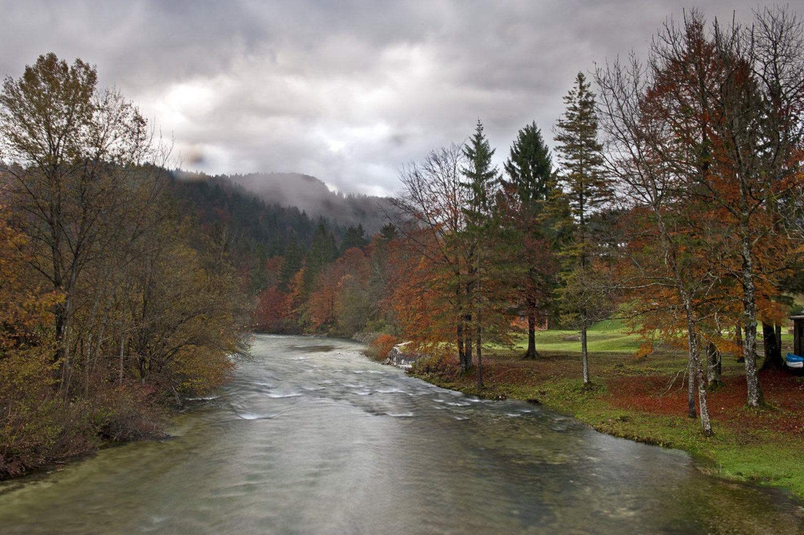 Ob Bohinjskem jezeru by Inaya