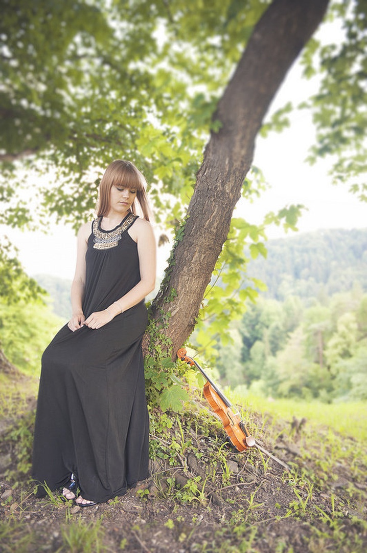 Njena violina by Inaya