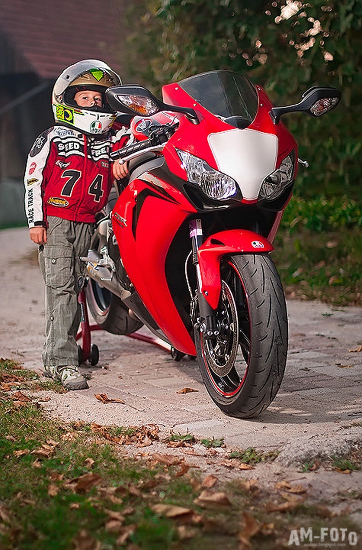 Jan & Honda by Andraž Martinšek