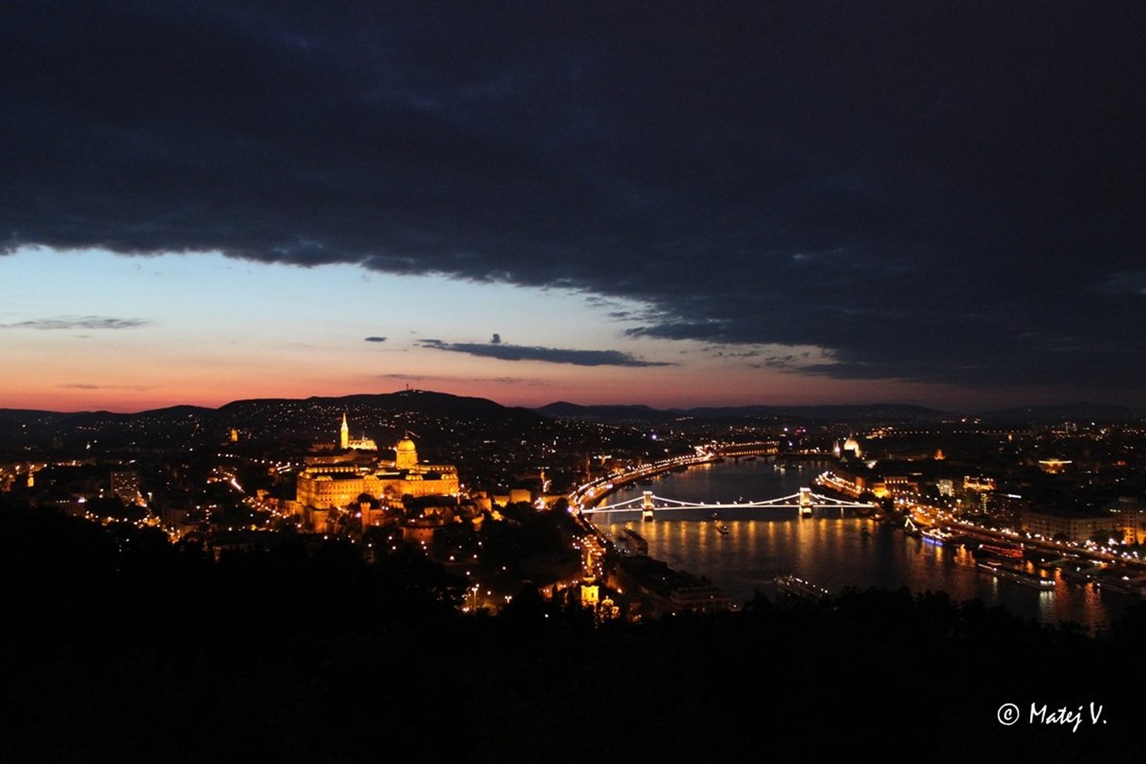 Budimpešta zvečer by Matej V.