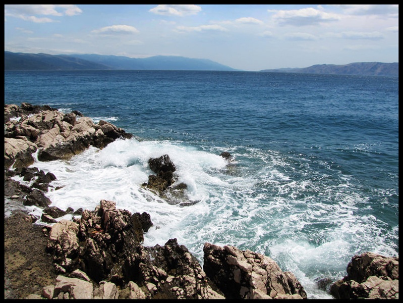 Modrina pred nami by /