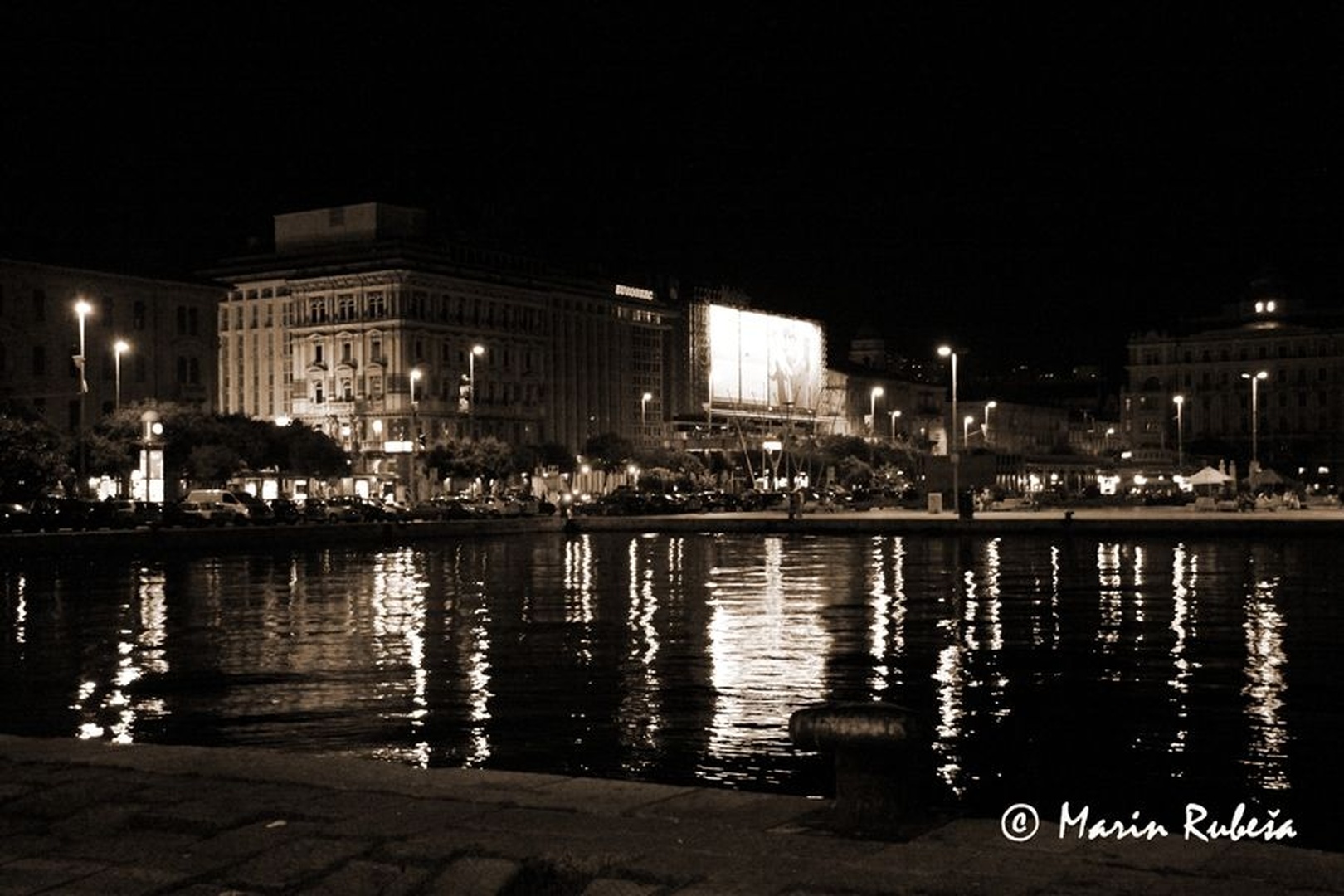 Rijeka v noči by Marin Rubeša