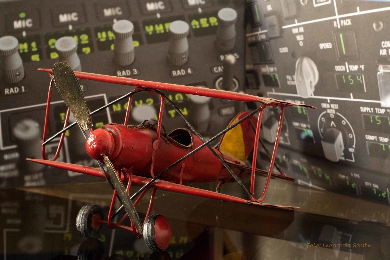 V "hangarju" by Leonardo Gaube