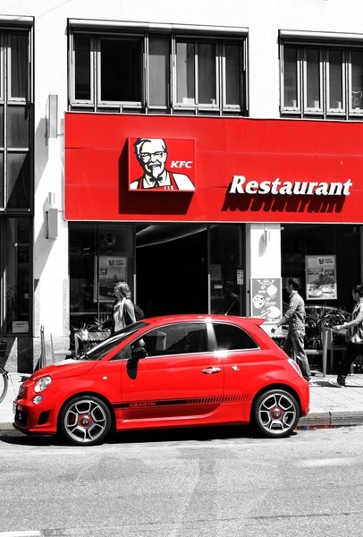 Kentucky Fried Chicken v Minhnu by Simon Bregar