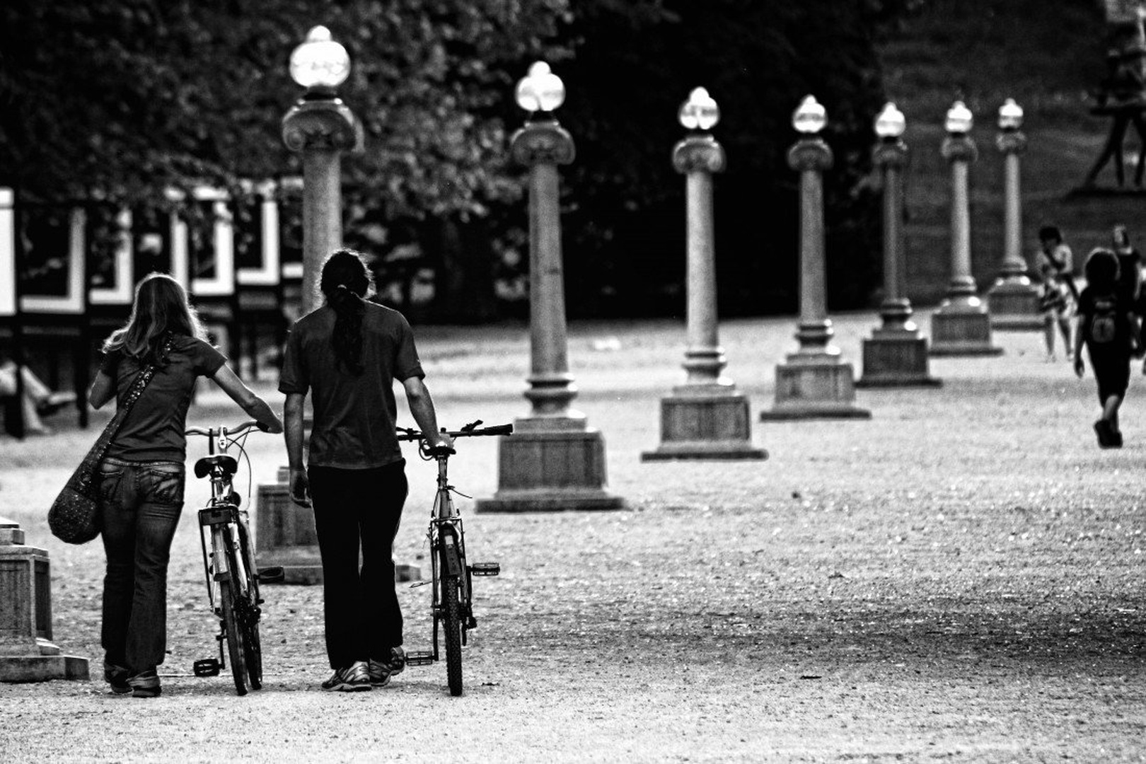 Ona z Njim by Simon Bregar