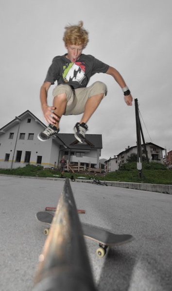 skate by nik mahnič