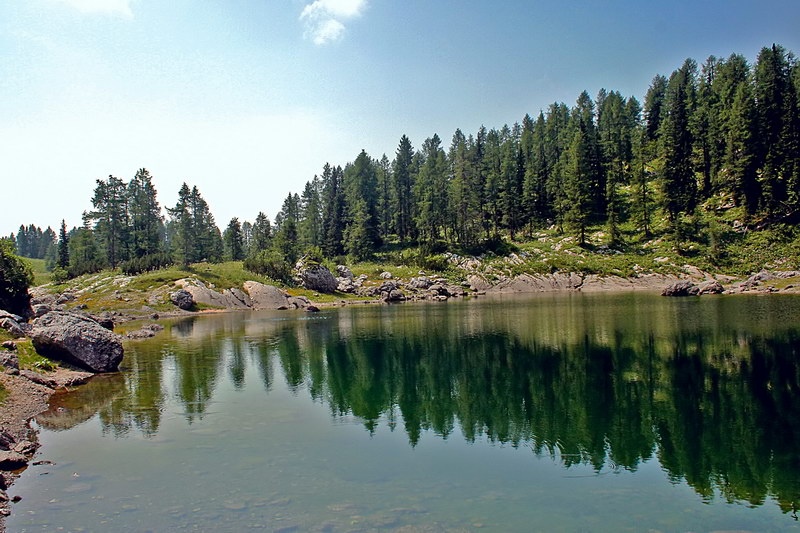 Počiva jezero v tihoti... by Janez Bučevec