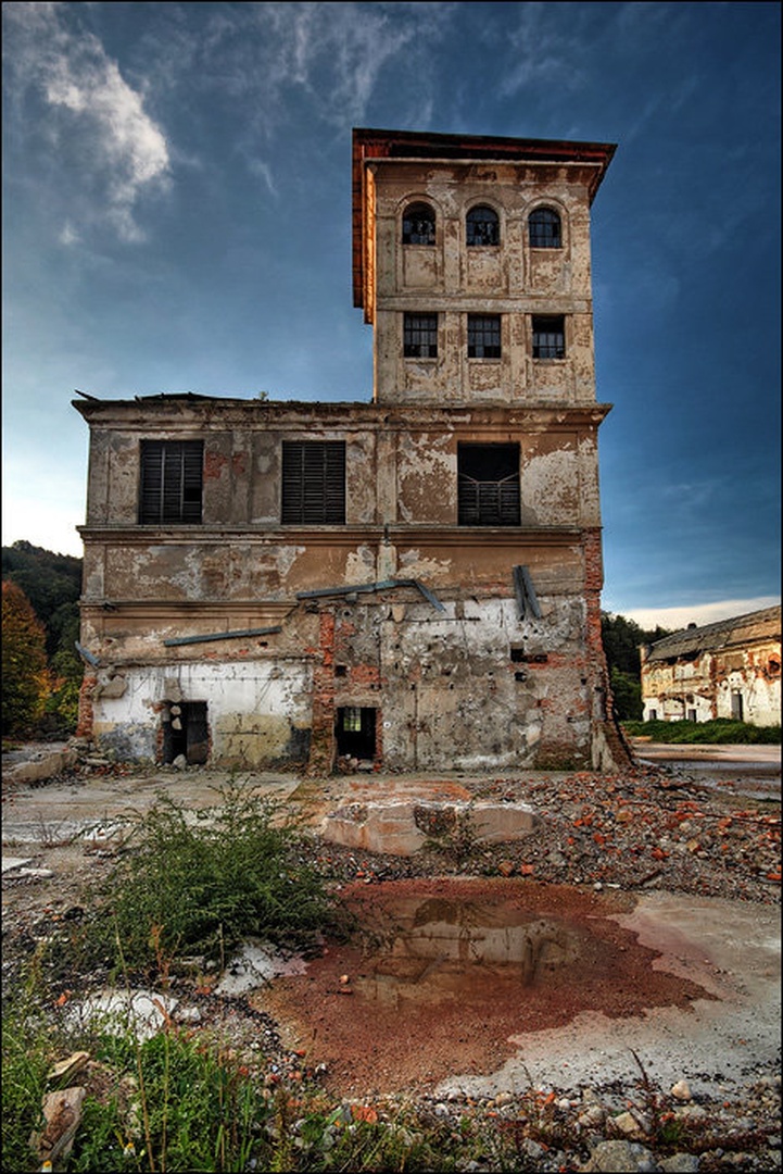 zapuščena by