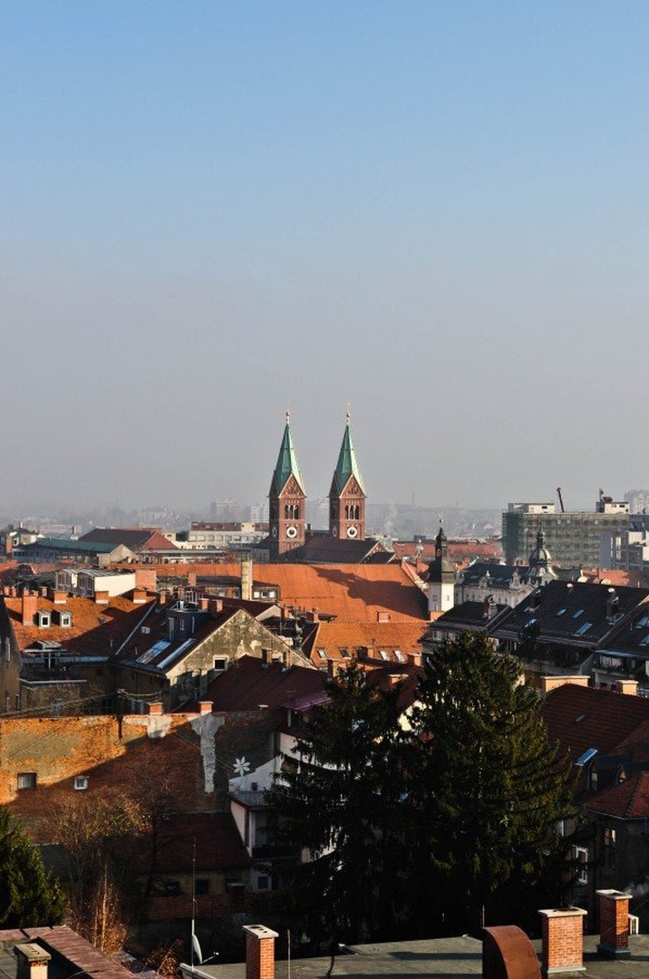 Mariborska rdeča cerkev by Neža Orešnik