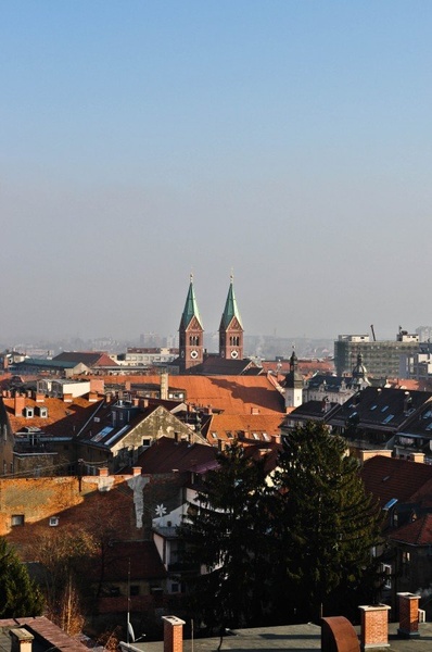 Mariborska rdeča cerkev by Neža Orešnik
