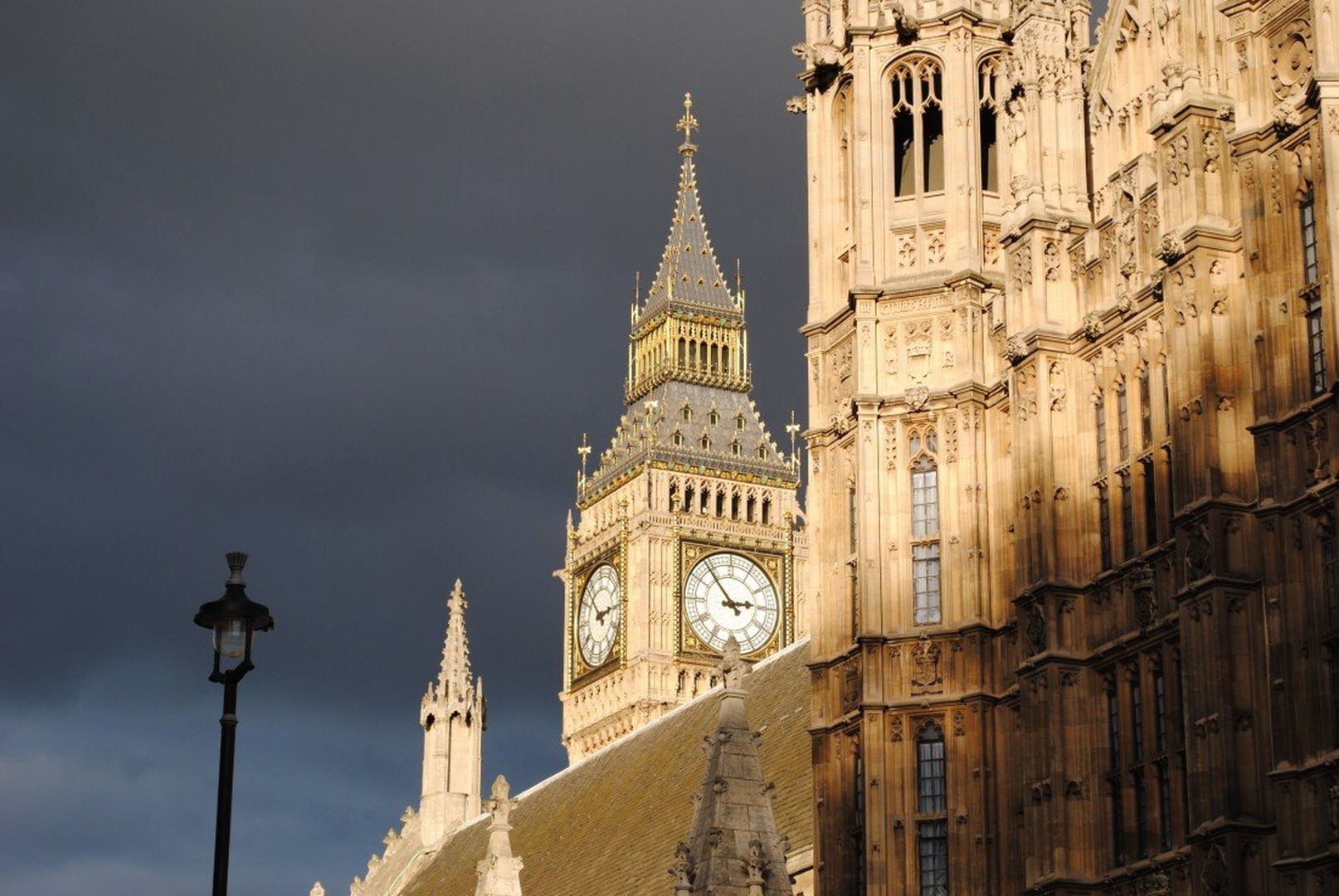 Big Ben London by Simon Širko