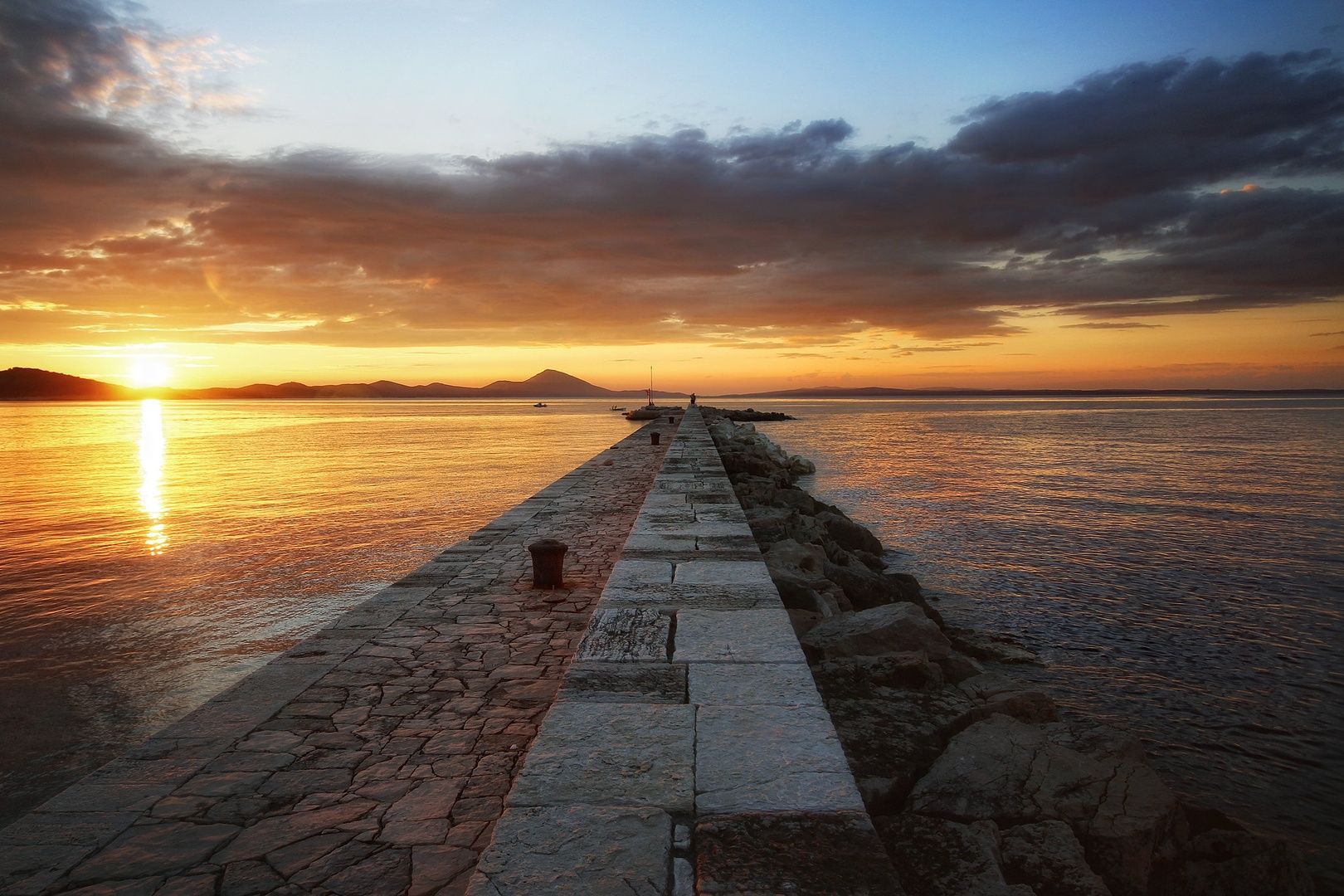 End of one day by MKnor