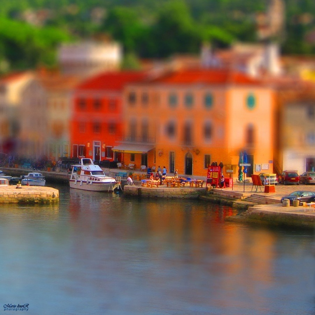 Little plastic coast by MKnor