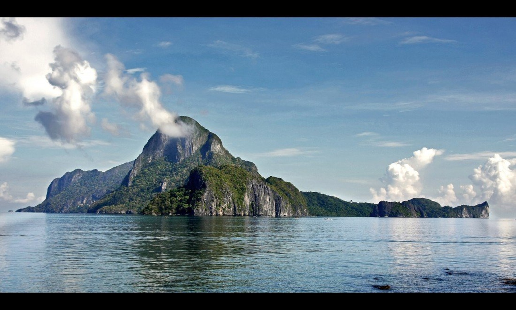 Cadlao Island by Primož Jereb