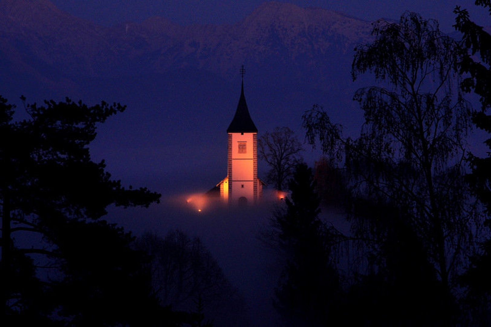 Jamnik in the night fog by Matej Šušteršič