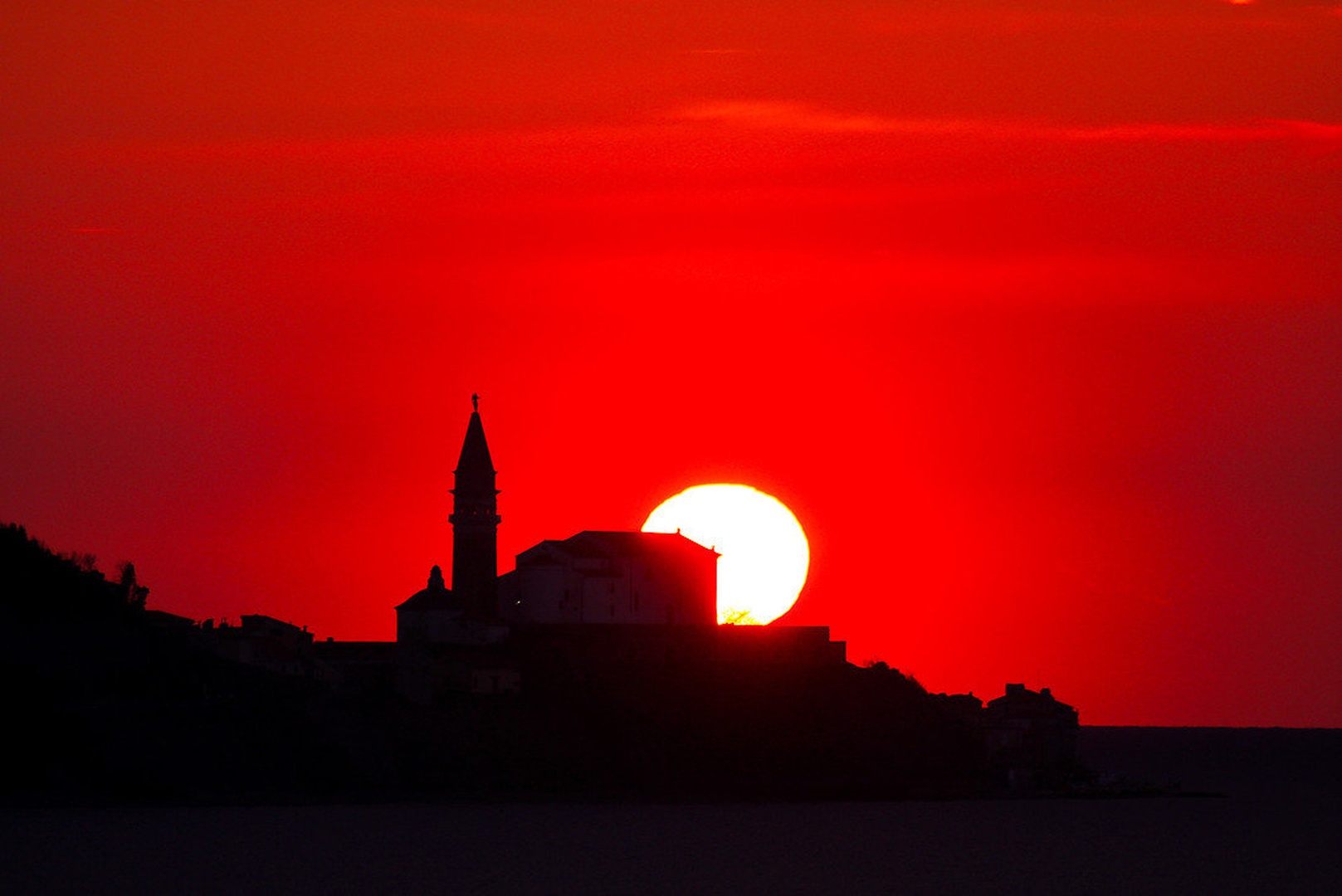 Strunjan-pogled na cerkev sv. Jurija Piran by igor skof