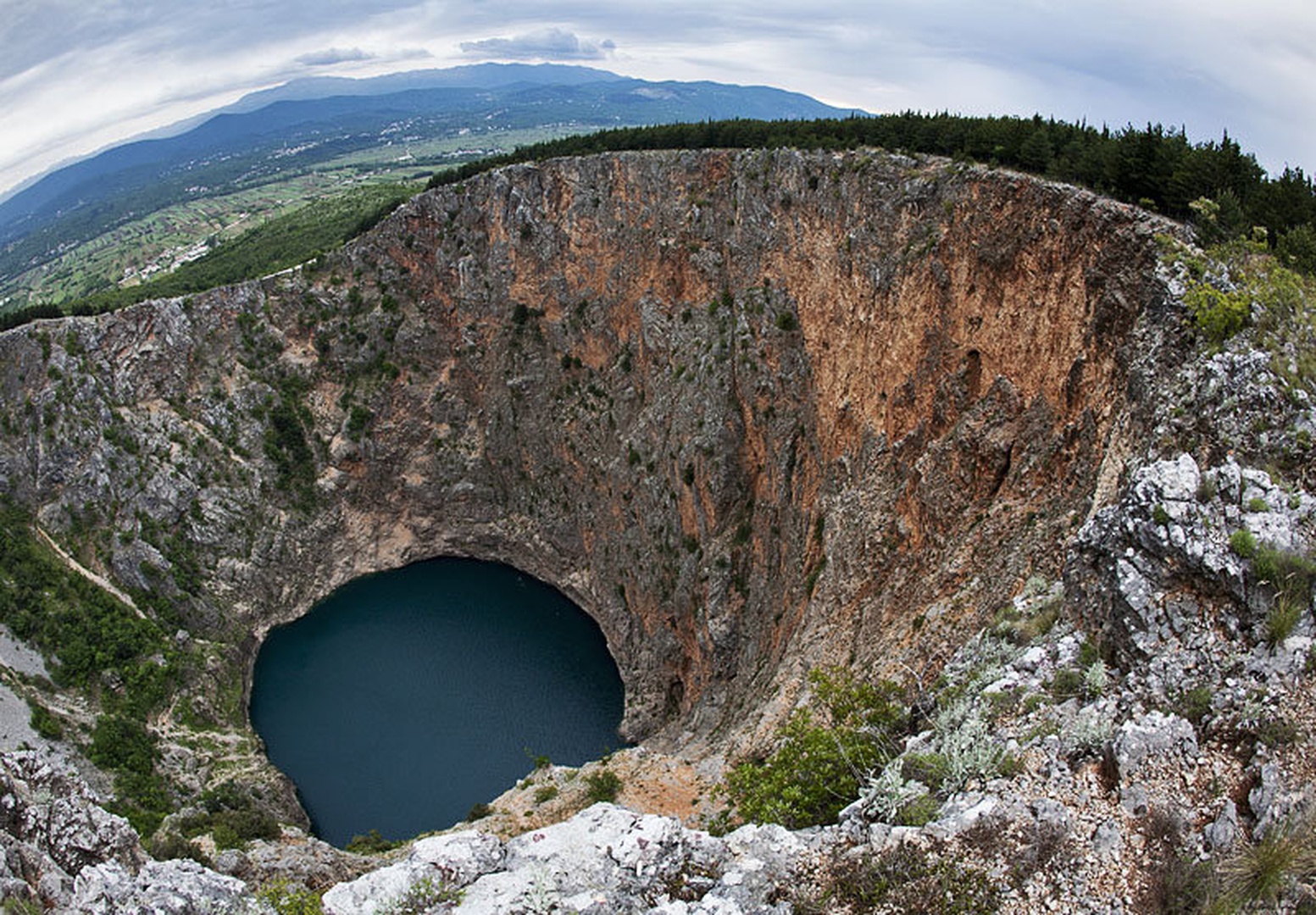 Fisheyed lake by Podi Zolj