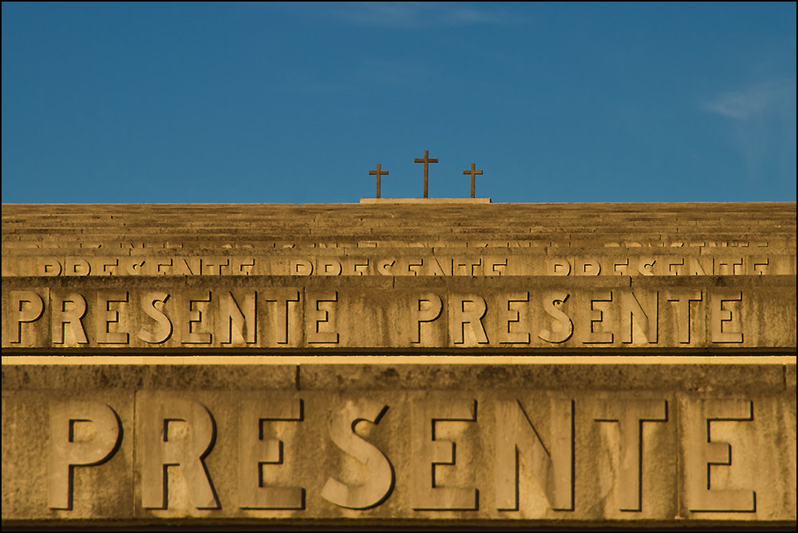 PRESENTE (prisoten) by Dušan Brezovnik
