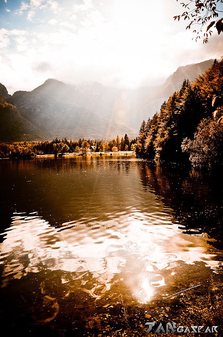 Bohinjsko jezero 2 by Jan Gašpar