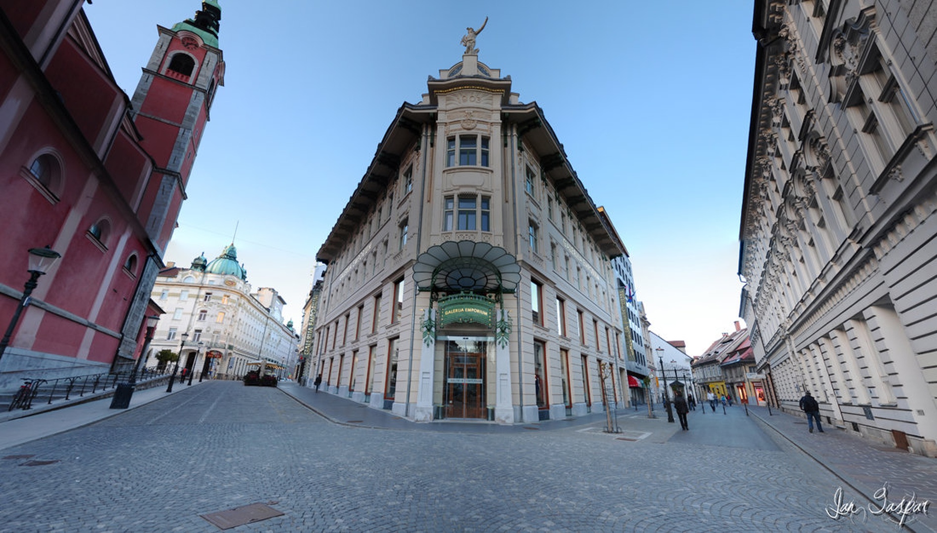 Galerija Emporium by Jan Gašpar