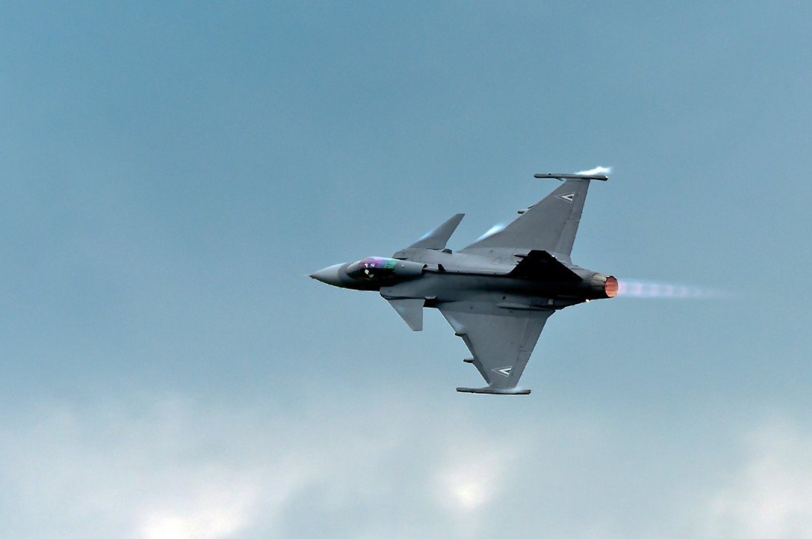 JAS-39 Gripen by AndrejS