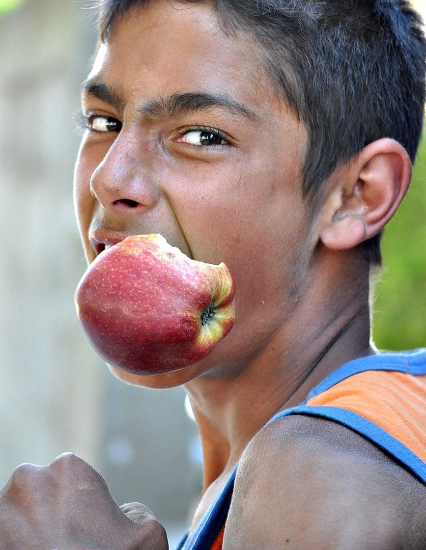 apple man... by goran