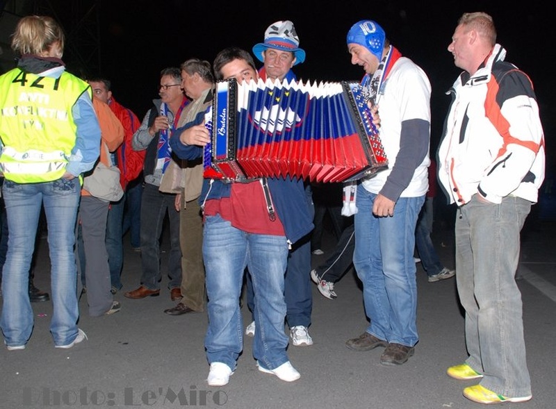 Slovenians Support Team by Miro Lenič