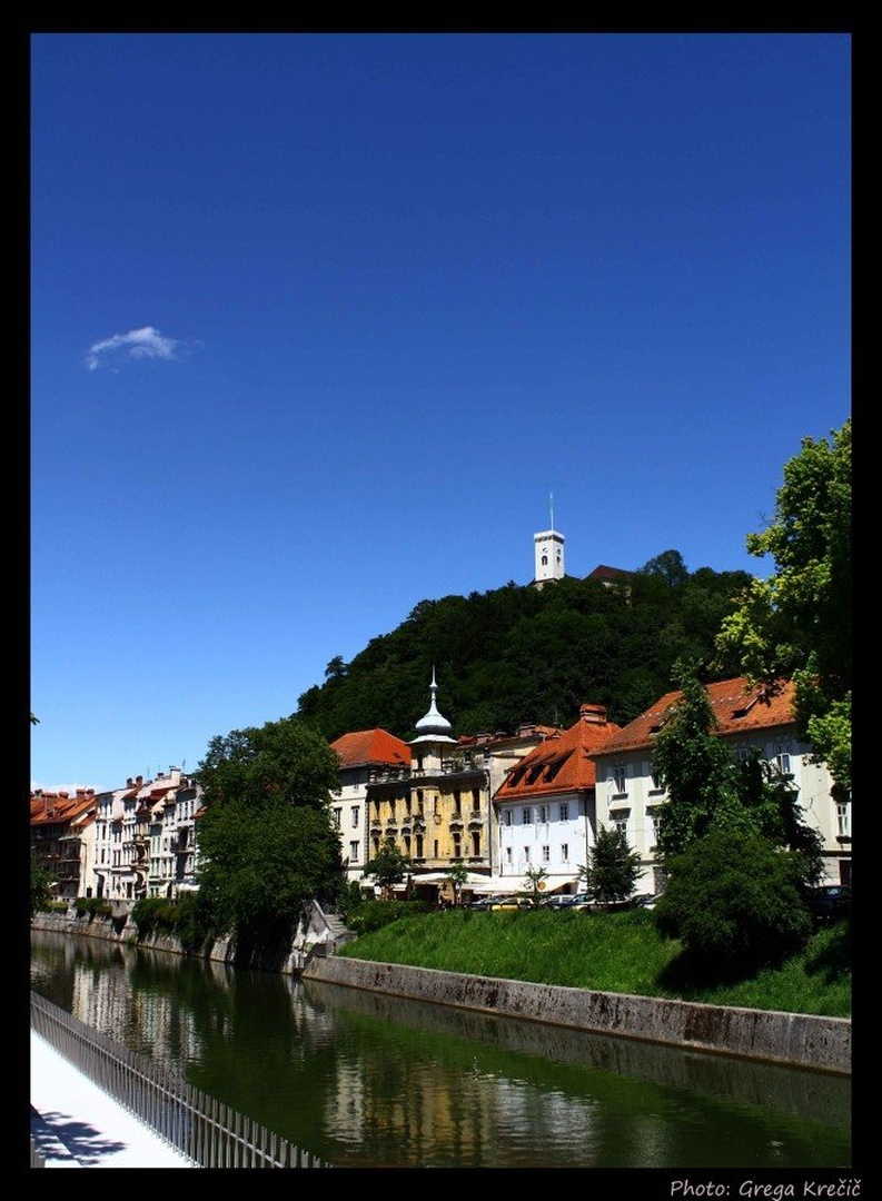 Oblačk nad Gradom by Grega Krečič