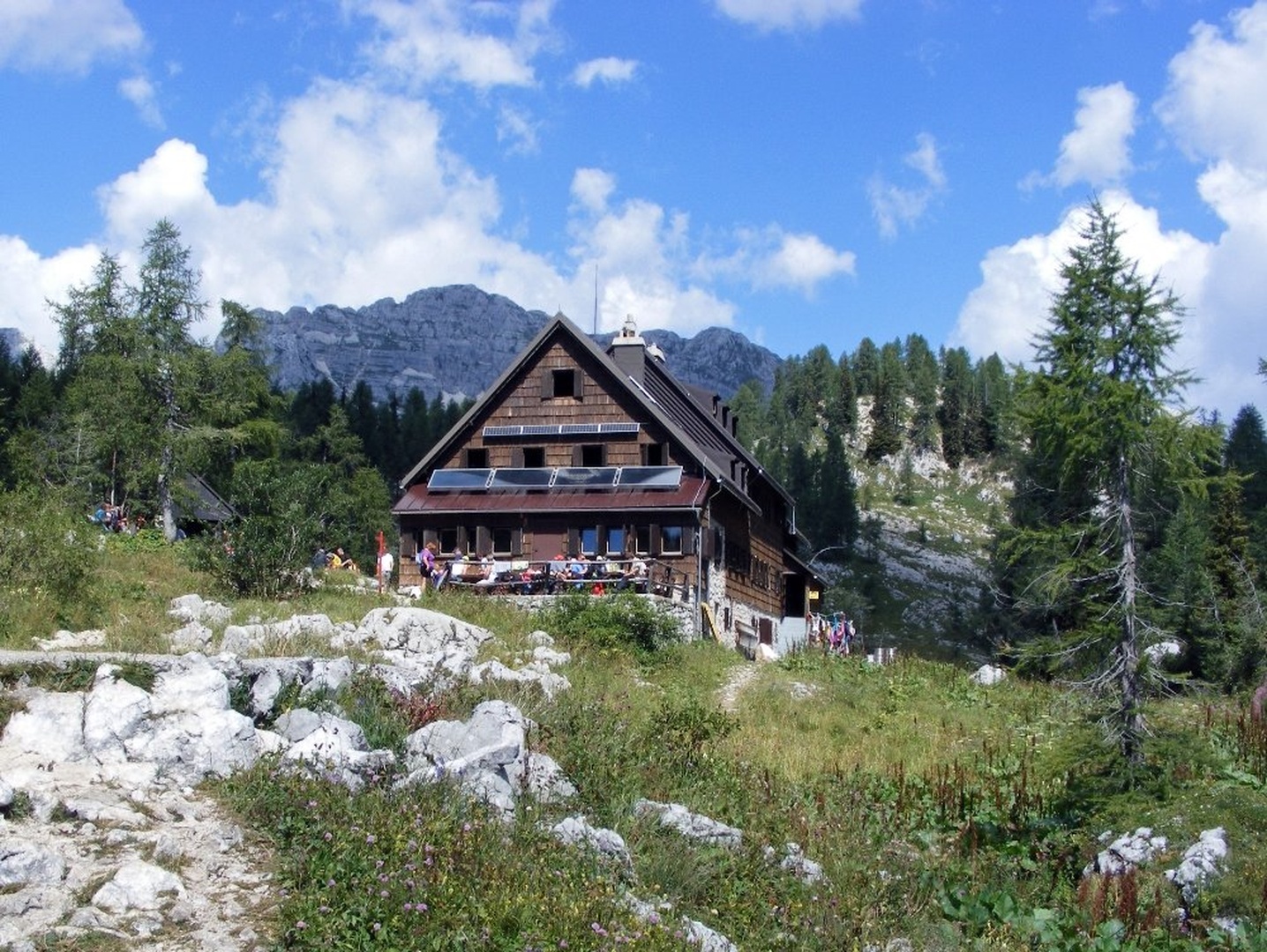 Koča by grmadnik