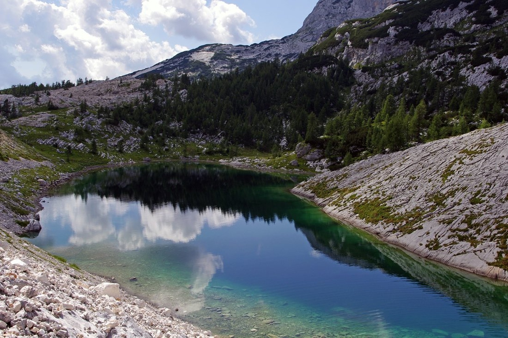 Triglavsko jezero by grmadnik