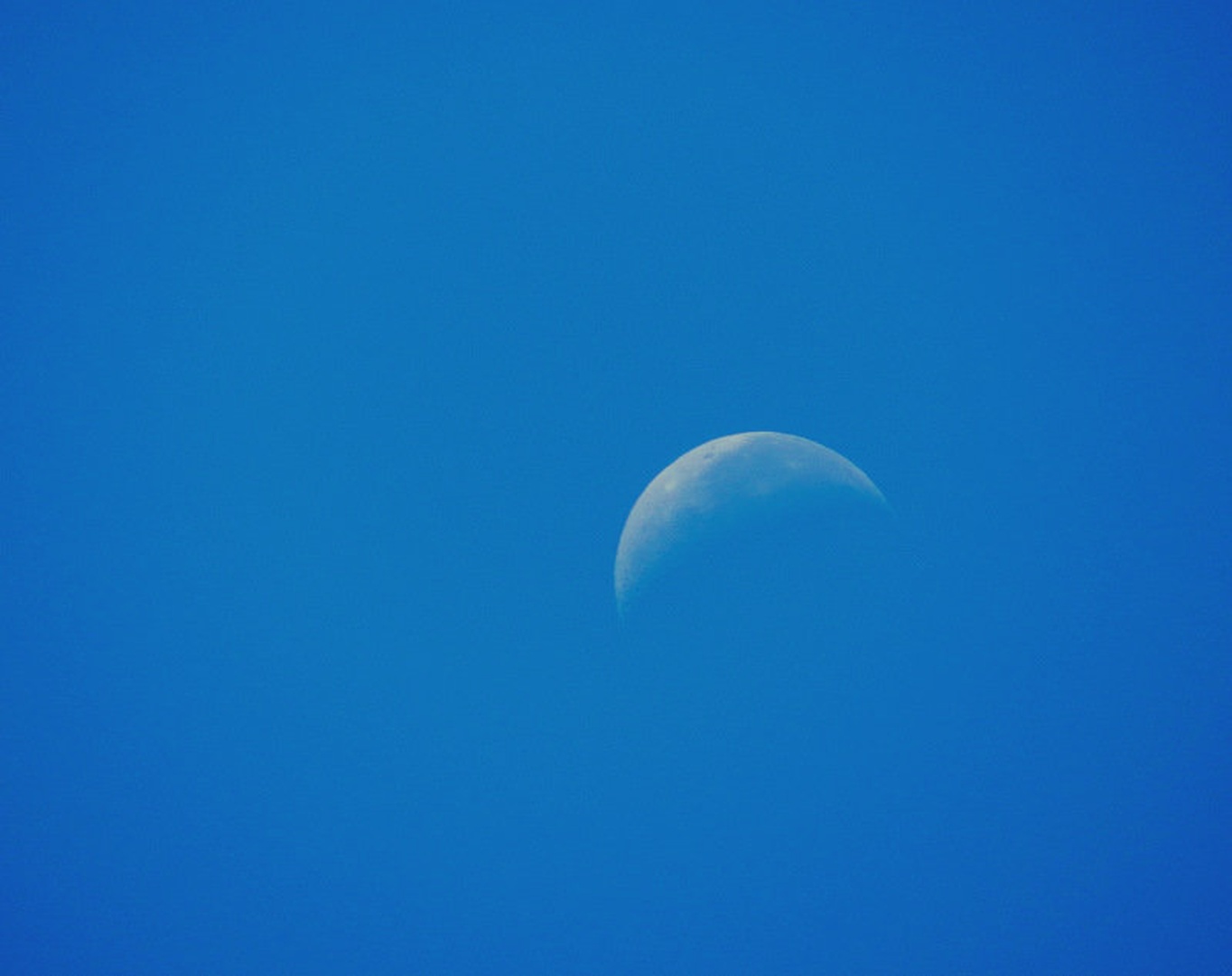 lunCa sredi belega dne... by Miha Rupnik
