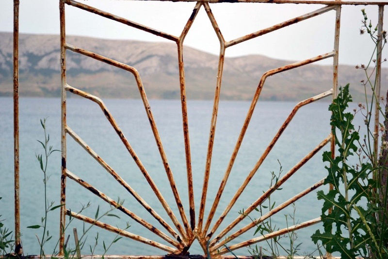 Pogled ostal je drugačen ... by Anja Deželak