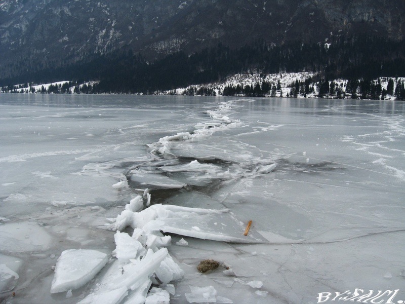 Broking ice by Lukans