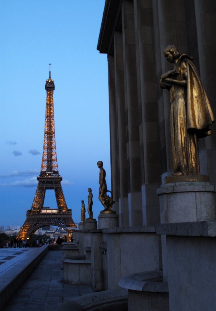 Eiffel tower by Karmen Paić