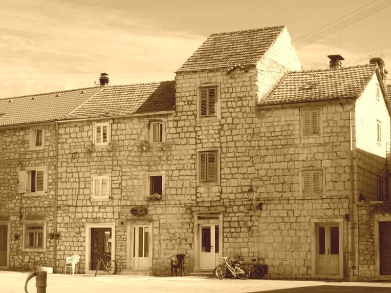 stari grad by Rok Štrajhar
