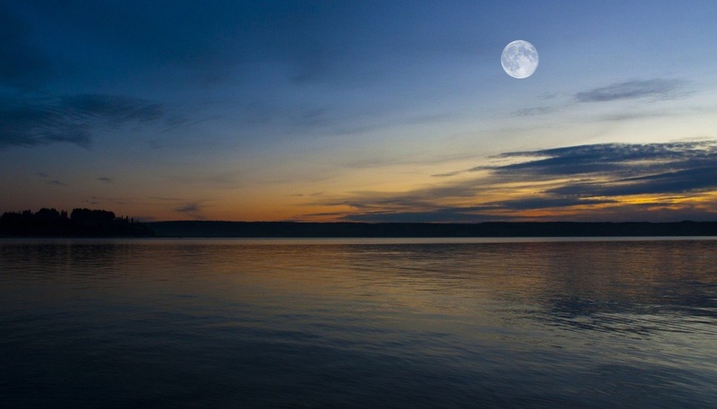full moon by Erik Vodopivec