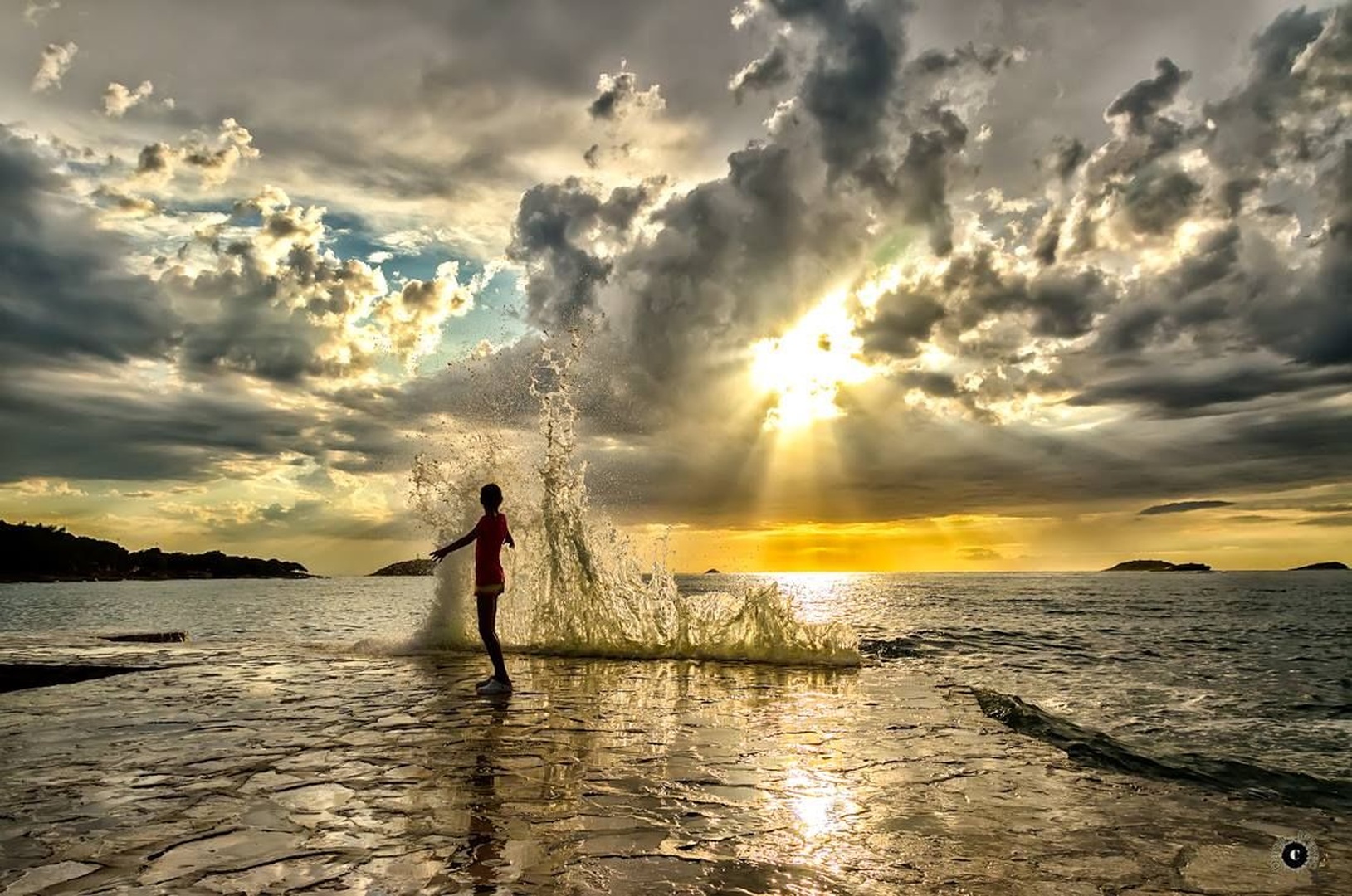 Power of the sea by Damir Ipavec