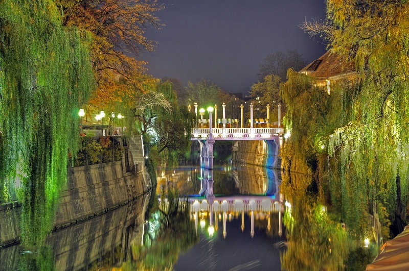 Ljubljana ponoci II by Mojca Opresnik
