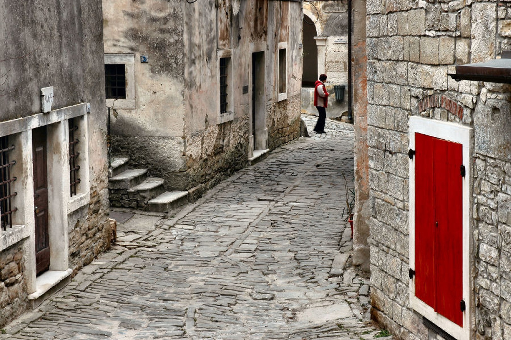 Rdeče in sivo by