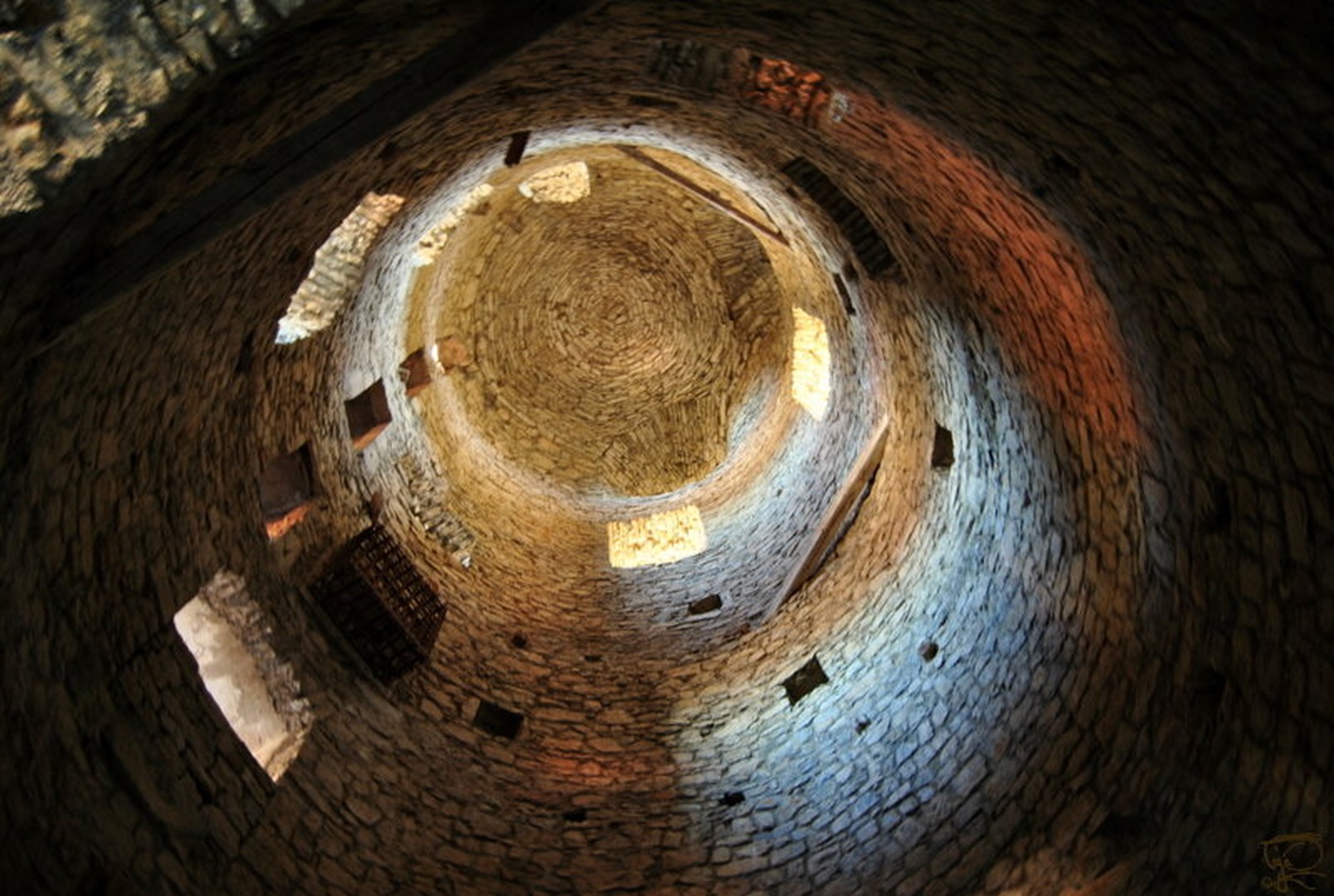 Stolp by Taja Škerl