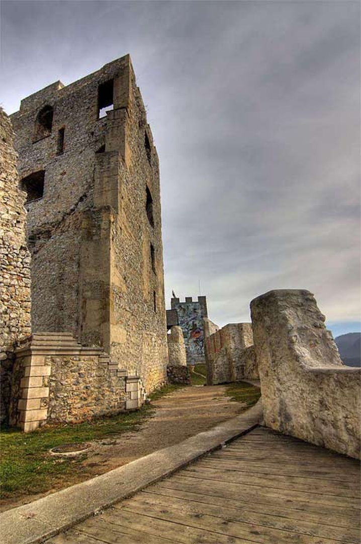 Mogočen spomenik časa by