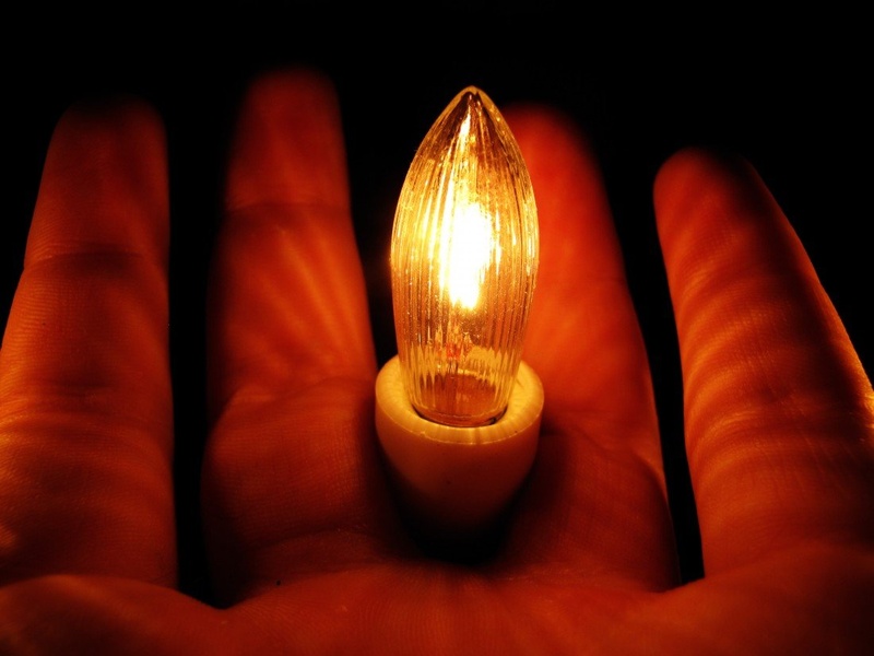 holding the light by eRRor