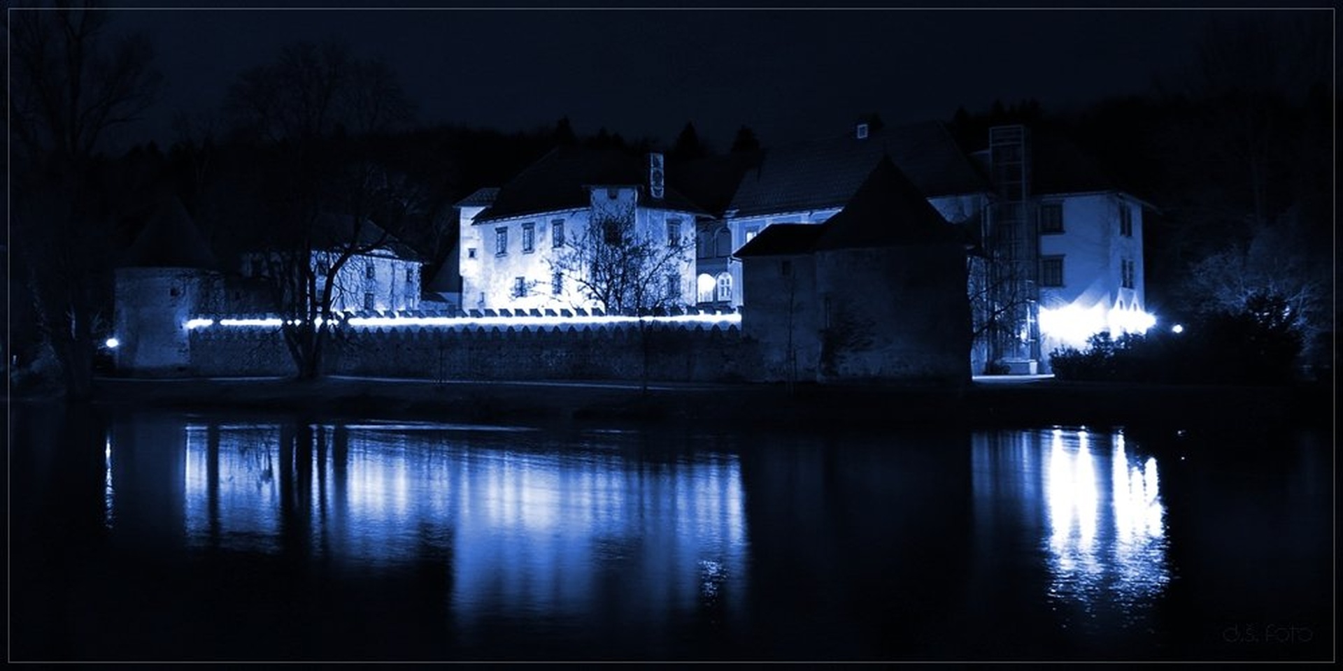 Otočec ponoči by Damjan