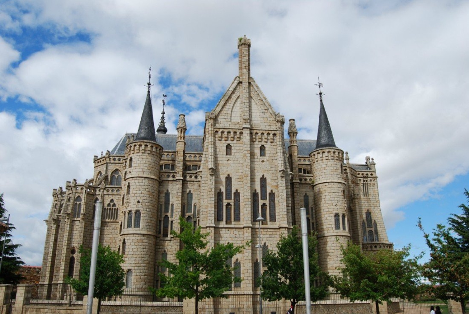 Gaudijev škofovski dvorec, Astorga. by borut g