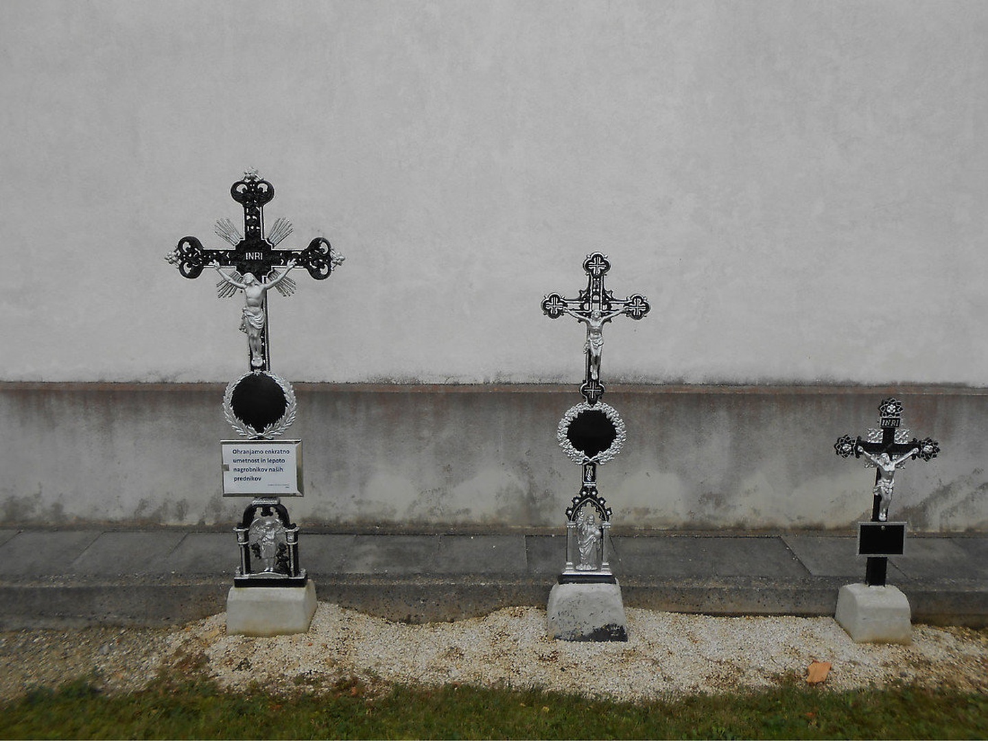 Trije krizani v Bučki. by borut g